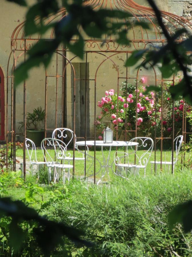 Le Chatelet Thilouze Exterior photo